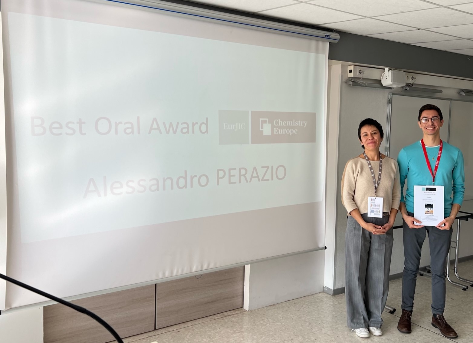 La présentation orale d’Alessandro Perazio a été récompensée par le premier prix, décerné par la maison d’édition EurJIC, sponsor du congrès.