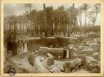 Photo des fouilles dirigées par M. de Morgan à Mit-Rahineh