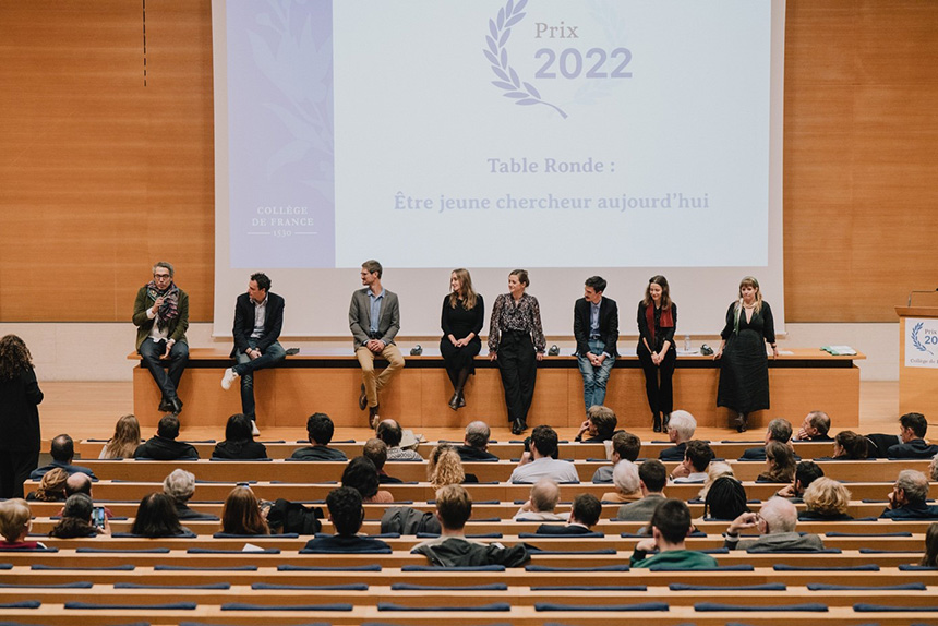 Les lauréats des prix du Collège de France 2022 réunis lors de la table ronde en fin de cérémonie