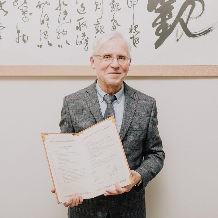 Thomas Römer – Signature du partenariat entre le Collège de France et le TRCCS