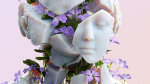 Statue recouverte de fleurs