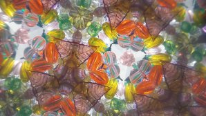 Image à l'intérieur d'un kaléidoscope