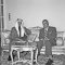 Gamal Abdel Nasser en réunion avec le prince héritier et premier ministre saoudien, Fayçal ibn Abdelaziz Al-Saoud.