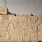 Blocs de la tombe d’Horemheb à Saqqara. Scène d’audience à la cour de Toutânkhamon : Horemheb, son interprète et les ambassadeurs étrangers