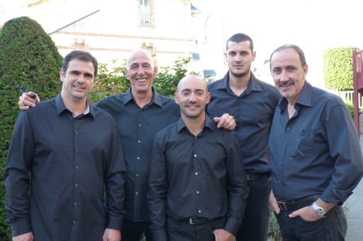 Photo des membres du groupe polyphonique corse « A Ricuccata »