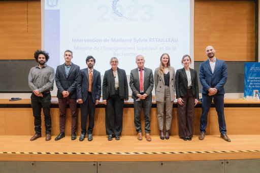 Ensemble des lauréats des prix du CdF 2023 en présence de la ministre de l'Enseignement supérieur et de la Recherche, Mme Sylvie Retailleau, et de l'administrateur du Collège de France, M. Thomas Römer