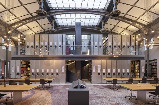 Vue de la salle de lecture de la bibliothèque Claude Lévi-Strauss à l’Institut de Civilisations