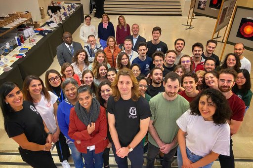 Photo de groupe du personnel du Collège de France lors la Fête de la science 2024.