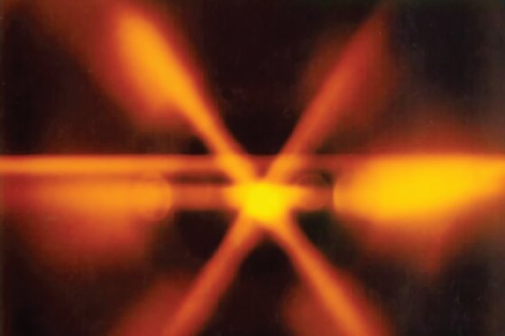« Mélasse optique » d’atomes de sodium refroidis par la lumière de faisceaux laser (photographie : W. D. Phillips, NIST)