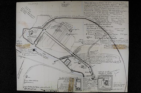 Plan de Palmyre avec texte explicatif, « Le plan-memento me servait à faire visiter les ruines de Palmyre quand j’étais curé de Palmyre ». [Vers 1939]. Archives du Collège de France, Fonds Starcky, Jean, 87 CDF 17/22