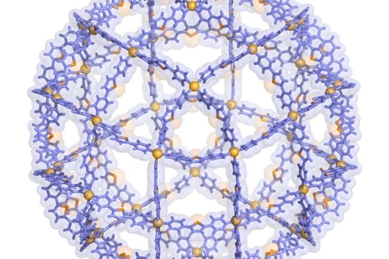 Représentation d'une structure en forme de sphère faite d'anneaux violets reliés par de petits points dorés, illustrant une construction chimique précise et symétrique