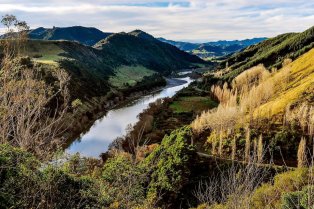 Le fleuve Whanganui, en Nouvelle-Zélande, a acquis le statut de personne juridique. Il est représenté par la communauté Maori. © Gabor Kovacs Photography /Shutterstock.com