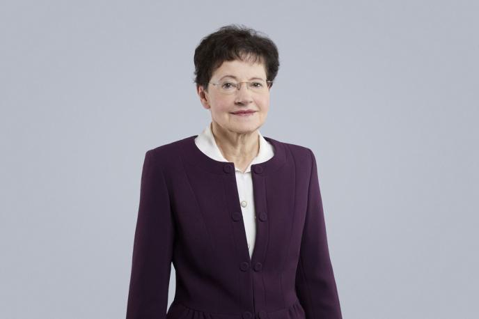 Portrait of Françoise Combes (credit L'OREAL Foundation)