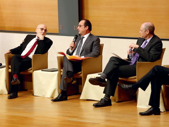 Le Président de la République François Hollande, l’Administrateur du Collège de France Alain Prochiantz et le Professeur Édouard Bard