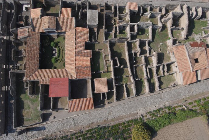 Archaeological digs seen from above: Pompeii, tannery district, 2005