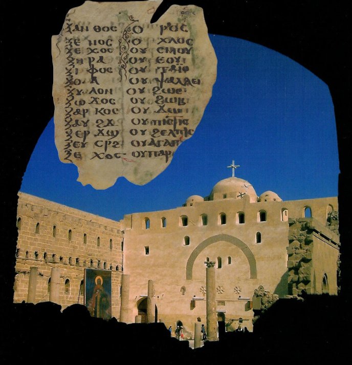 Montage photo du monastère Blanc en arrière plan et d'une page d'un livre d'école en copte en premier plan
