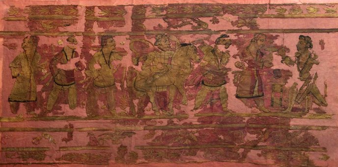 Zoroastrian_Academy-sciences-Russia_Tapisserie-Parthe_moy