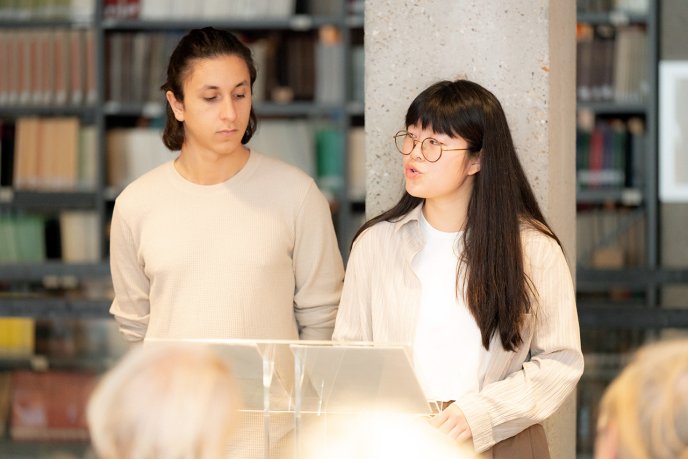 Emilie Yili Kang and Séram Borgel from the Conservatoire national supérieur d'art dramatique reading the "Roman d'Alexandre" at the JEP 2024 event