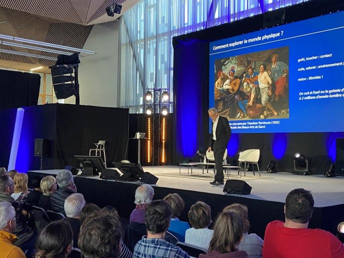 Conférence du Pr Jean-Dalibard, "Lumière et matière : la physique quantique en action" lors du festival havrais "Sur les Épaules des Géants". 