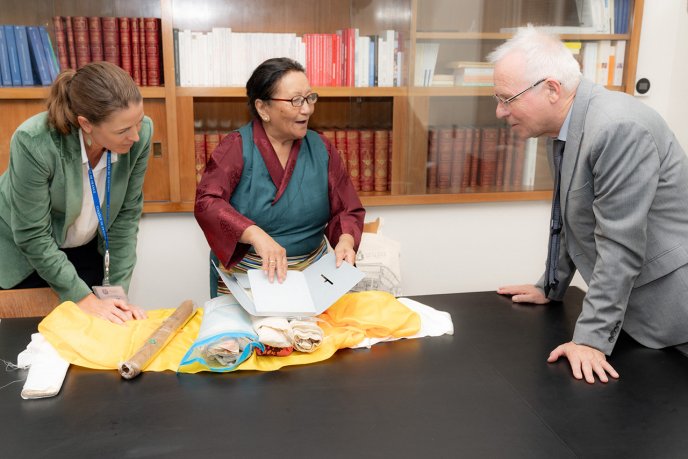 Mrs Surkhang, Alice Travers and the administrator