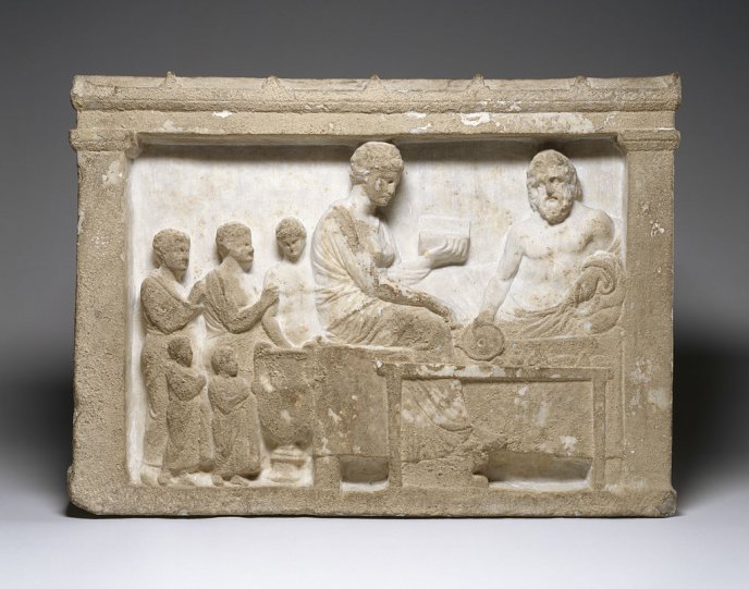 Bas relief sur une stèle funéraire datant du IVe siècle av. J.-C. 