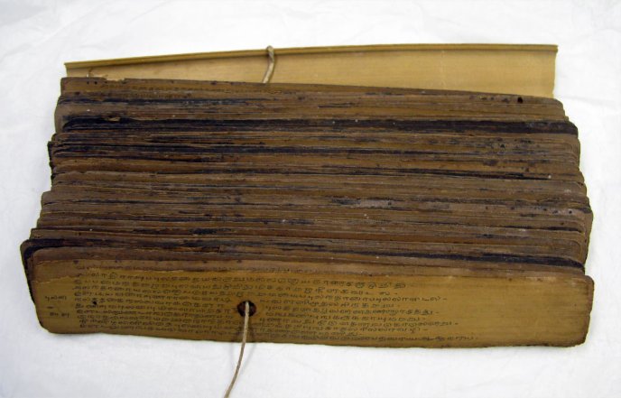 Manuscrit tamoul rédigé sur des feuilles de palme