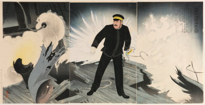 Estampe japonaise de style ukiyo-e montrant un officier naval debout sur un pont en feu, au milieu d’explosions, dans une scène héroïque de bataille