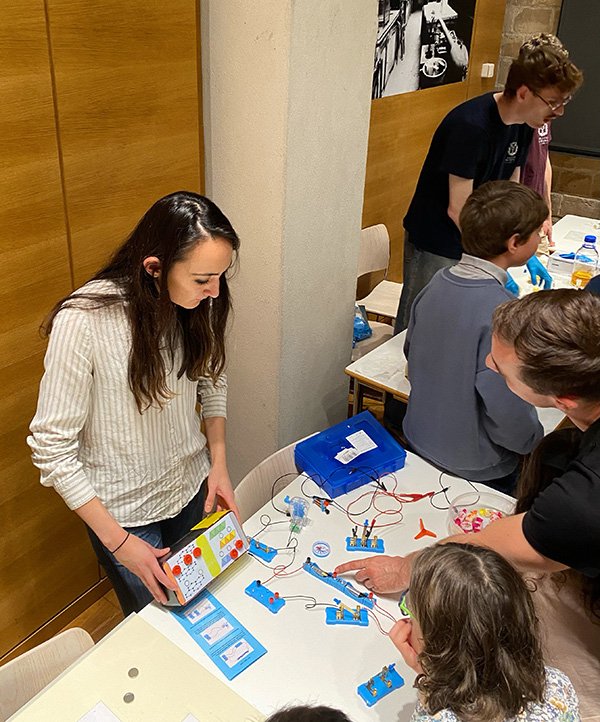 Jeunes chercheurs et chercheuses lors de la fête de la Science 2025