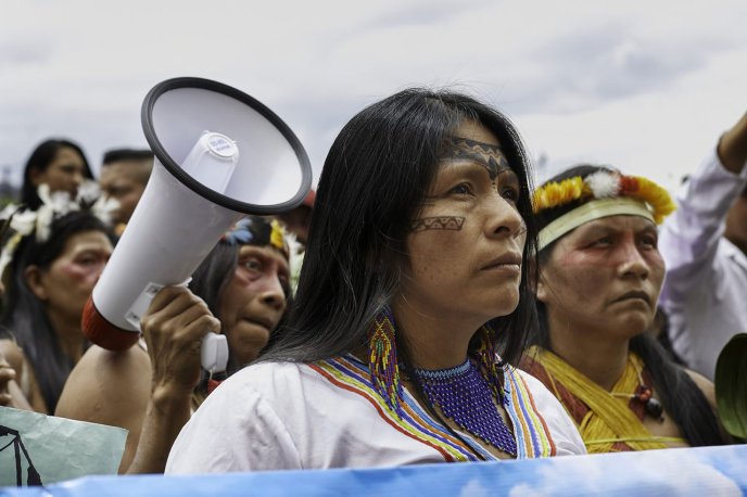 Display the full size picture: Un groupe de femmes d'Amazonie lors de la mobilisation de la journée internationale des droits des femmes