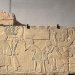 Blocs de la tombe d’Horemheb à Saqqara. Scène d’audience à la cour de Toutânkhamon : Horemheb, son interprète et les ambassadeurs étrangers