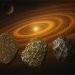 Trois types de météorites en avant-plan d’un système solaire avec étoile et disques protoplanétaires.