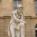 Statue de Champollion dans la cour d'honneur du Collège de France